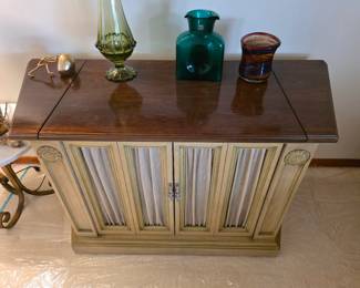 1960s Magnavox Astro-Sonic stereo