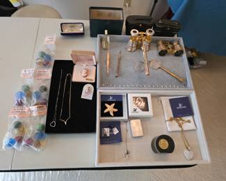 Other fine jewelry, silver and gold items. 