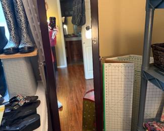 Lighted Floor Jewelry Box