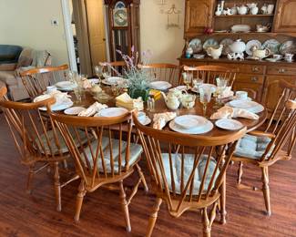Ethan Allen Maple Dining Table with 8 Chairs