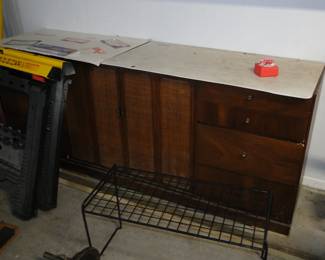 Dresser that goes with the br set American of Martinsville