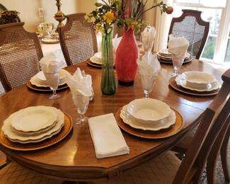 Dining table w 6 chairs, 1 leaf