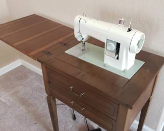 Sewing cabinet/machine