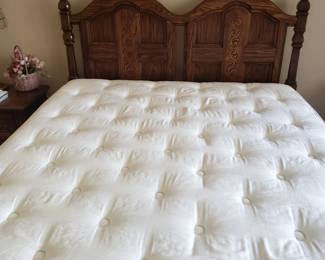 Queen bed w mattress