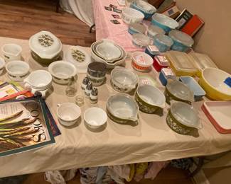 Pyrex- Spring Blossom, casseroles and "Cinderellas".  