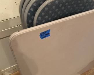 Card table and 4 padded chairs 