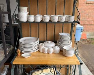 corningware, pots and pans