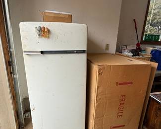 GE refridgerator, pottery wheel