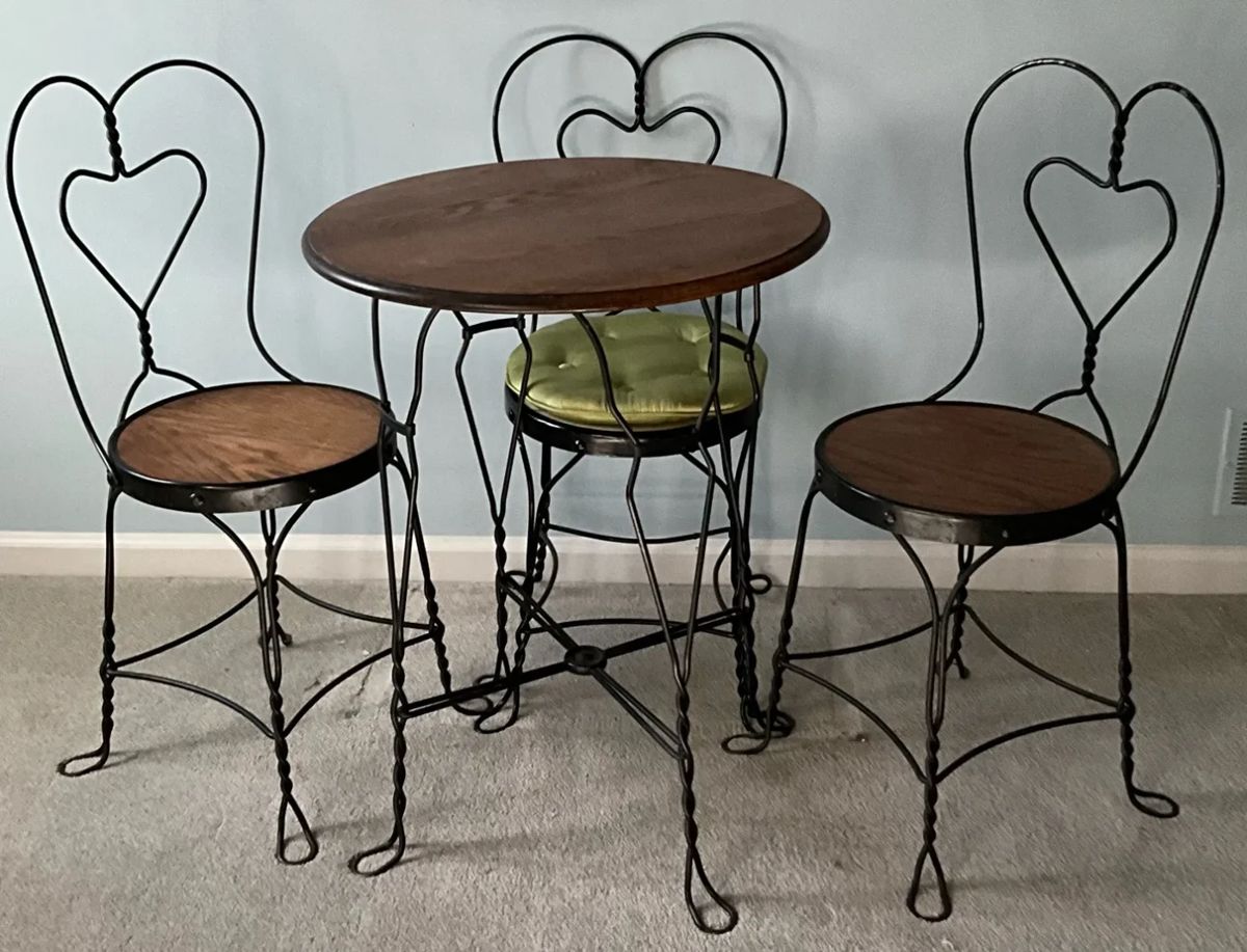  01 Black Metal Bistro Table and Chairs