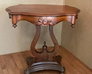  08 Foyer Accent Table