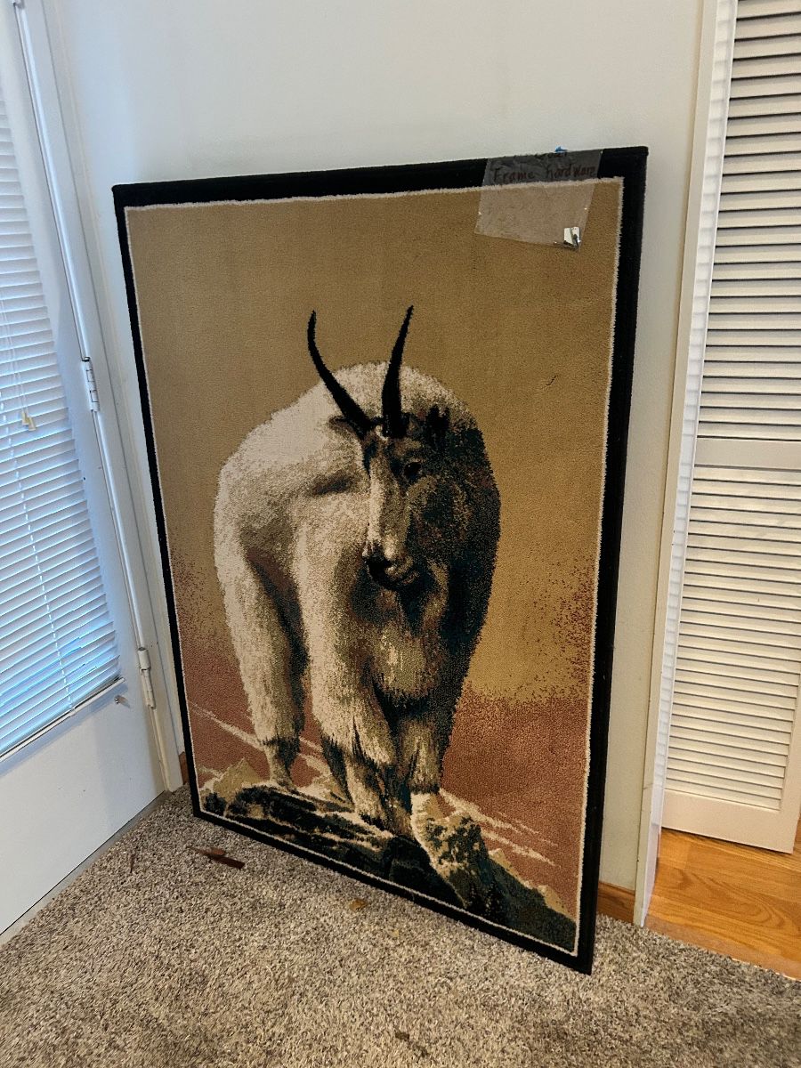 Decorative Carpet - there is a matching Cougar - Handing hardware included 