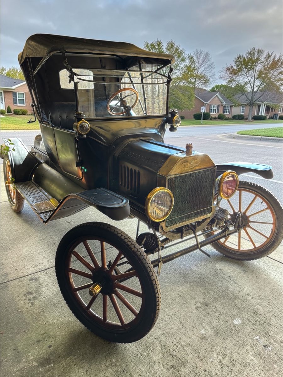 This 1914 Model Ford T vehicle is located in a storage unit. If interested please let us know to arrange a time for you to see it.