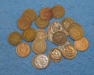 Lot 318. 25 Indian Head pennies. Dates range from 1900-1907.