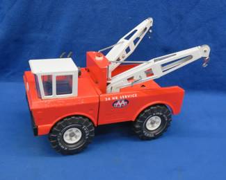 Lot 19. Vintage Tonka double-hook Wrecker Truck