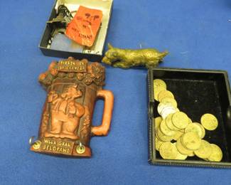 Lot 466. Collectible smalls