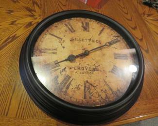Lot 489. Battery-operated clock
