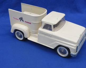 Lot 389. Vintage Tonka horse truck that appears to have been repainted