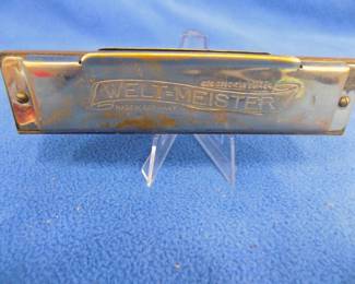 Lot 113. Rauner Welt-Meister tremolo harmonica in the key of A. Sounds great, box in fair condition. 
