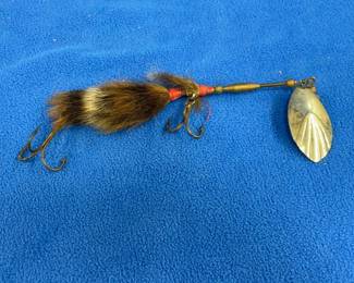 Lot 178. Muskie Marathon 6 1/2" spinner bait from the 1930's with squirrel hair