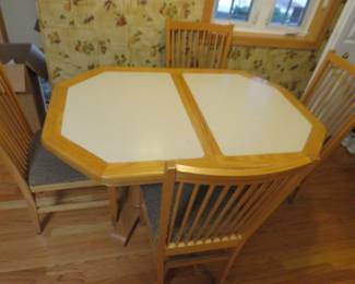 Lot 480. Kitchen table with a hidden leaf and 6 chairs