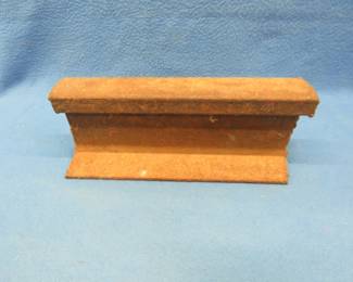 Lot 261. 33 lb. railroad track anvil