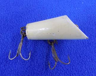 Lot 210. Old Wise Sportsman Co. 2 1/4" wooden Jim Dandy Wobbler cicra 1915