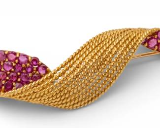 Lot 16
14K Gold Brooch with Rubies, Free Form