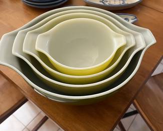 Pyrex bowls