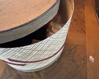 Vintage Saks Fifth Avenue Hat Box third image