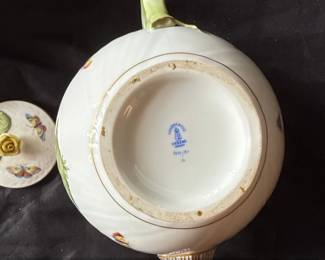 Herend Porcelain Teapot, Rothschild Bird Motif fourth image