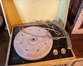RCA Victor VGPOU Portable Record Player