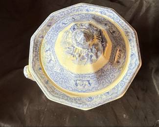 Victorian Monterey Pattern Blue Willow Transferware Chamber Pot with Lid by J. Heath second image