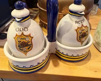 Deruta Raffaellesco Ceramic Oil and Vinegar Cruet Set with Handle