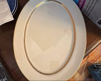 Lenox Imperial P Oval Platter with Laurel Leaf Border