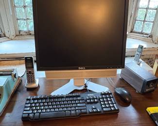 Dell FPb Flat Panel Monitor