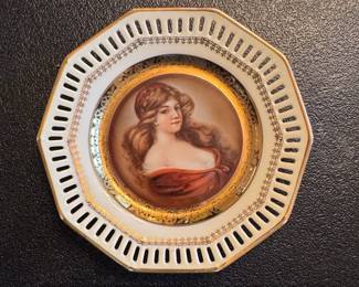 Schumann Bavaria Reticulated Portrait Plate