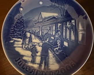 Bing Grndahl Christmas Plate Julegster  Welcoming Guests for Christmas