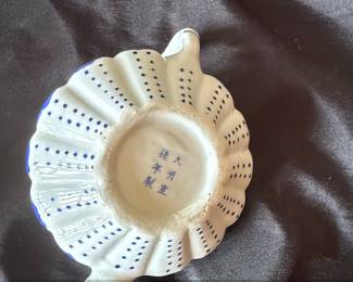 Chinese Blue and White Porcelain Teapot Da Qing Yong Zheng Mark third image