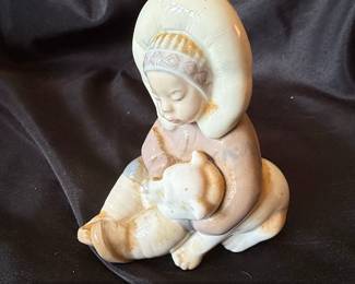 Lladro Porcelain Figurine Eskimo Playing 