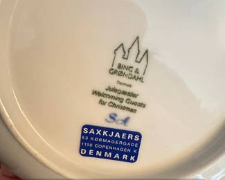 Bing Grndahl Christmas Plate Julegster  Welcoming Guests for Christmas second image