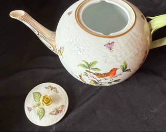 Herend Porcelain Teapot, Rothschild Bird Motif third image