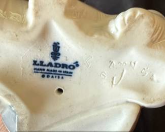 Lladro Porcelain Figurine Eskimo Playing  third image