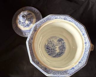 Victorian Monterey Pattern Blue Willow Transferware Chamber Pot with Lid by J. Heath third image