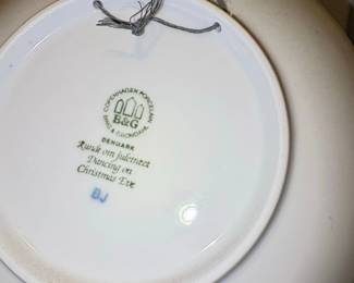 Bing  Grondahl Jul Christmas Plates fifth image