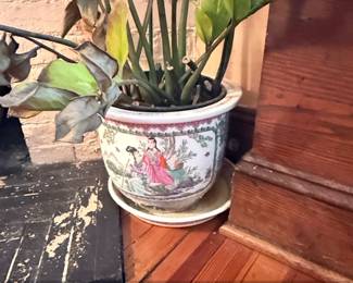 Chinese Export Porcelain Rose Medallion Planter with Figural Scene