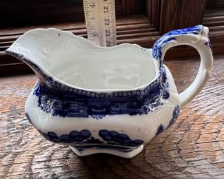 Buffalo Pottery Blue Willow Gravy Boat third image