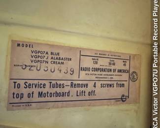 RCA Victor VGPOU Portable Record Player third image