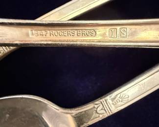 1847 Rogers Bros. "First Love" Silverplate Flatware Set