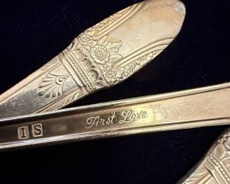 1847 Rogers Bros. "First Love" Silverplate Flatware Set