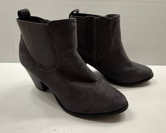 SOCIOLOGY Women's Dark Gray Faux Suede Heeled Ankle Boots